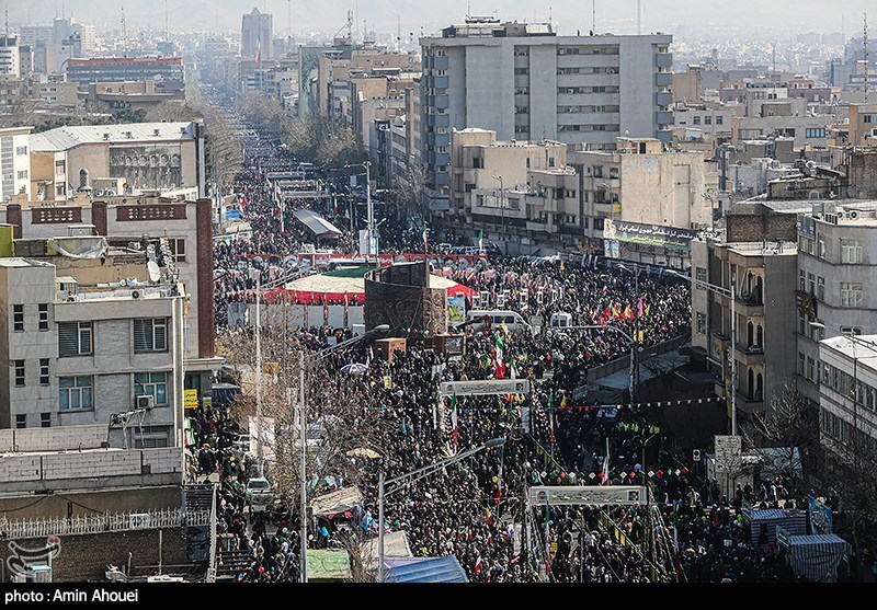 حضور رئیس جمهور در راهپیمایی ۲۲ بهمن 