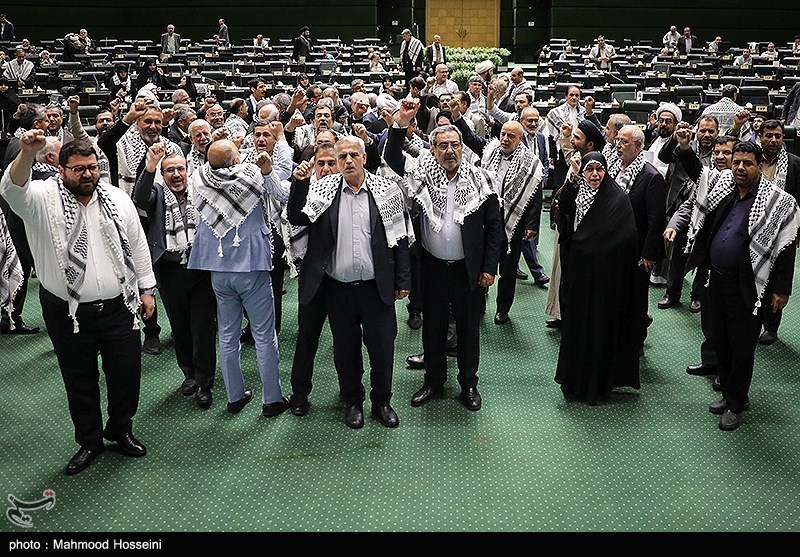 نشست فراکسیون انقلاب با حضور وزیر خارجه در خصوص آخرین تحولات فلسطین