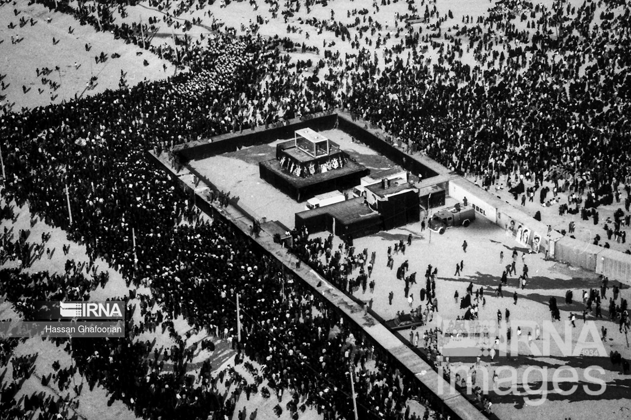 تصاویر دیده نشده از بزرگترین مراسم تشییع دنیا