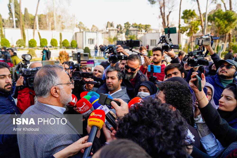 اعضای هیئت دولت در جمع خبرنگاران