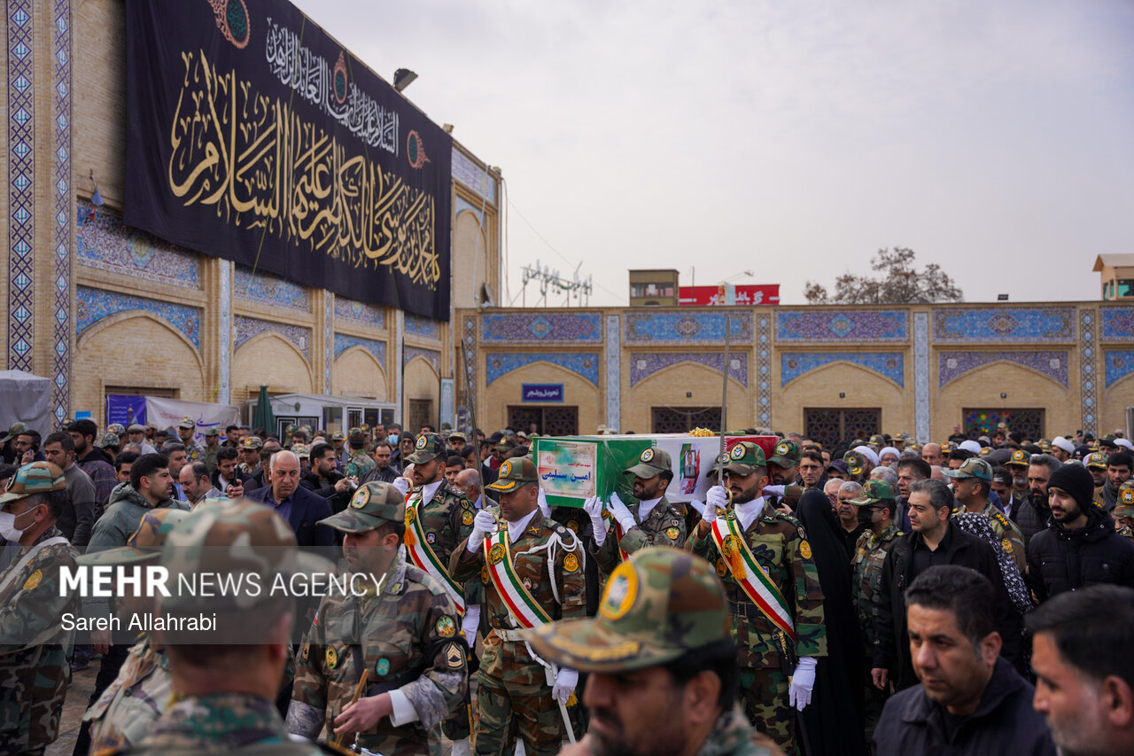 تشییع شهید ارتشی مدافع امنیت در شیراز