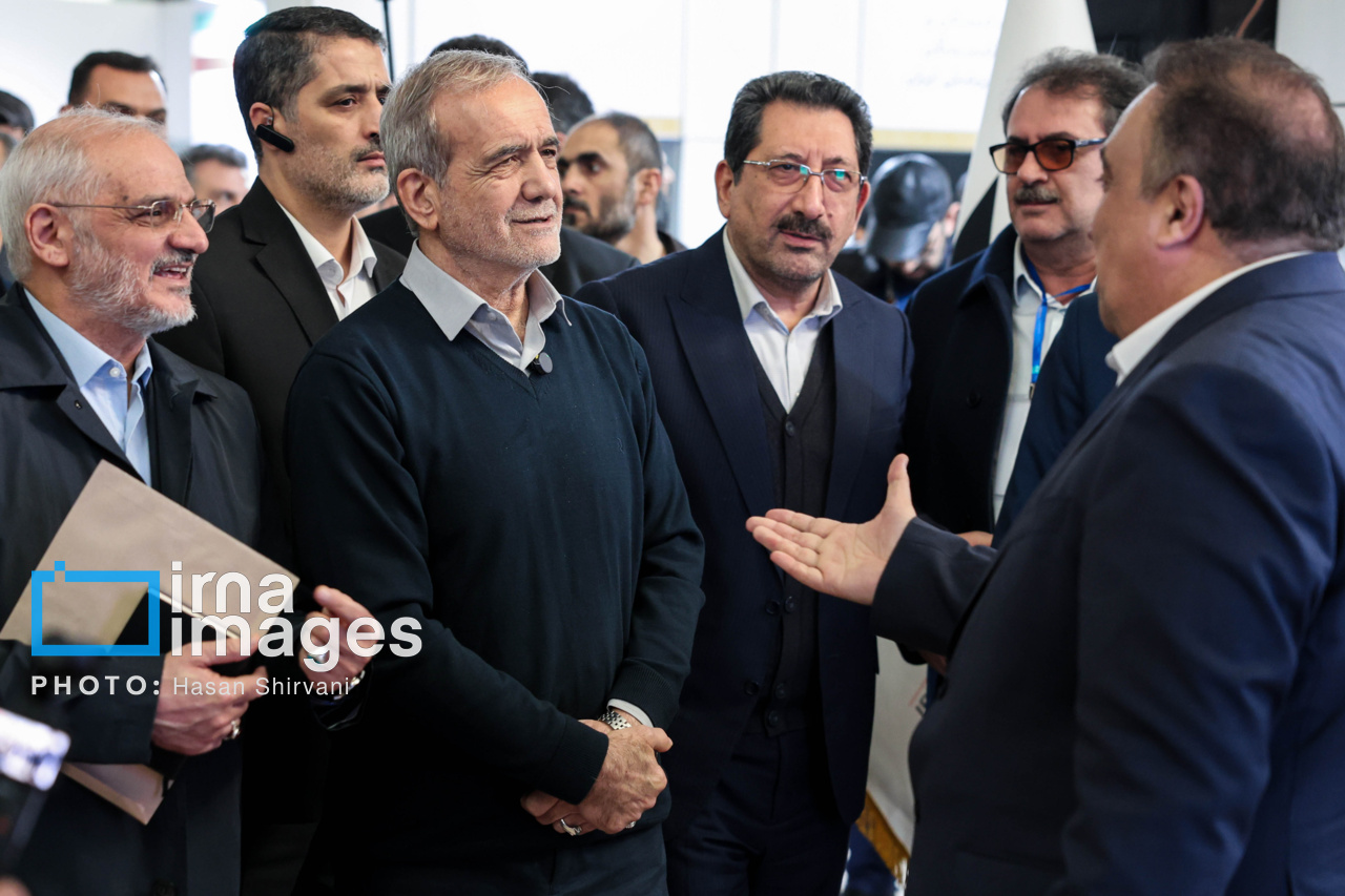 بازدید پزشکیان از نمایشگاه توانمندی بخش صنعت و معدن