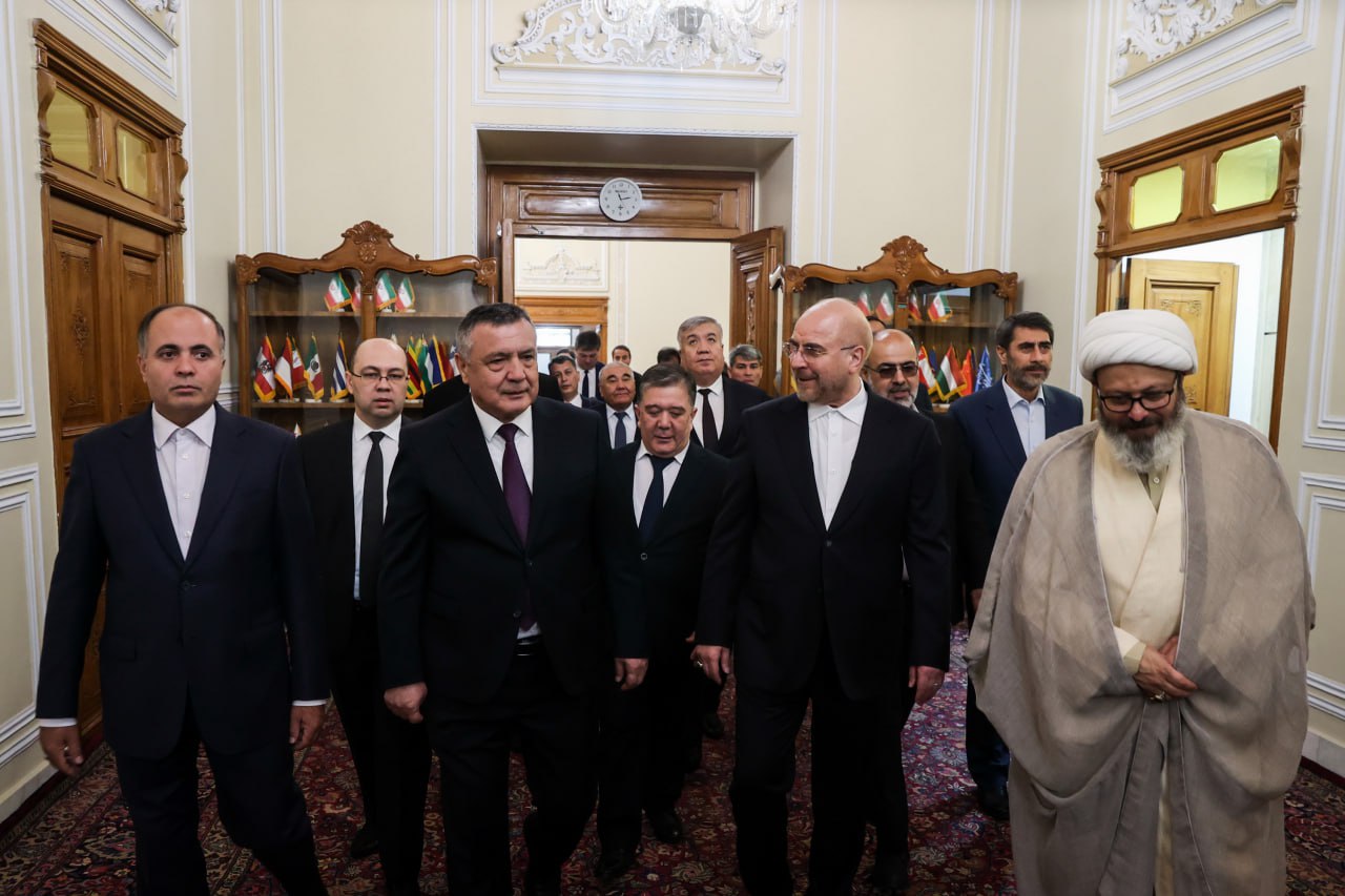 همراهی قالیباف در بازدید رئیس مجلس ازبکستان از صحن و دیگر ساختمان‌های مجلس