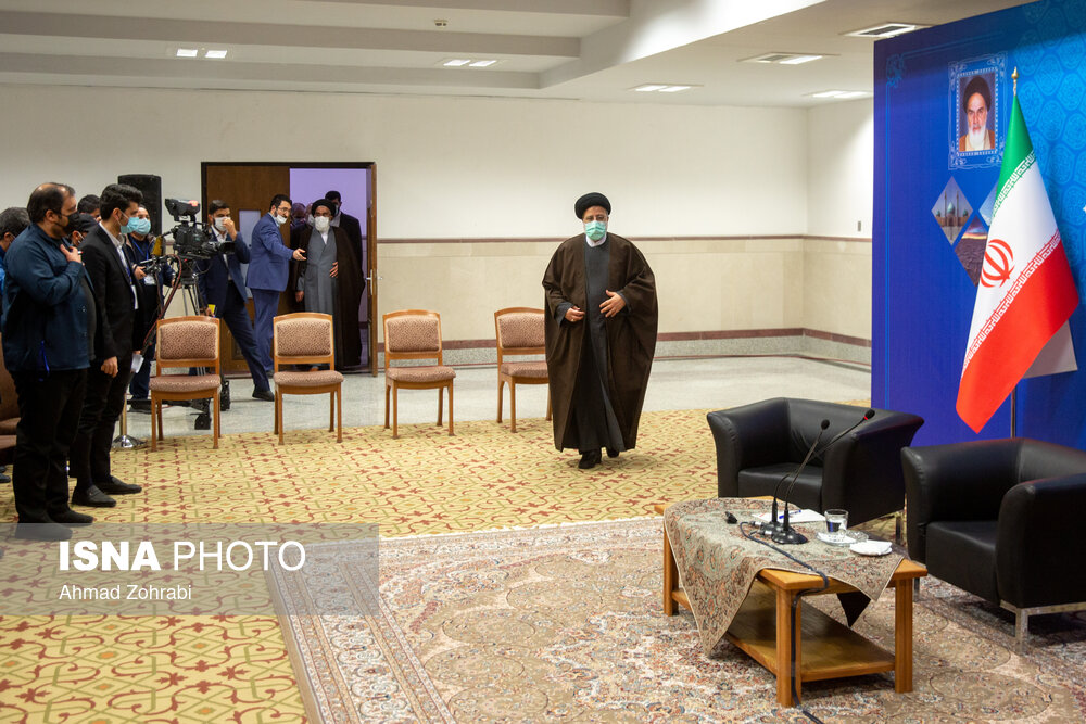 نشست خبری رییس جمهور در قم