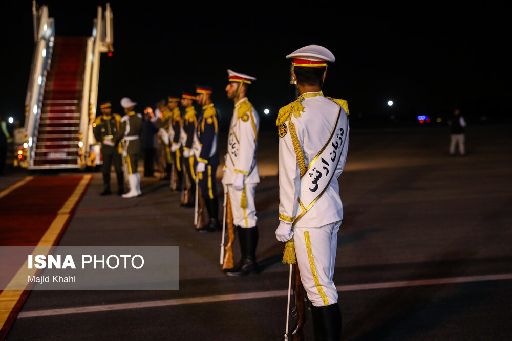 استقبال از رئیس جمهور در بازگشت از اندونزی