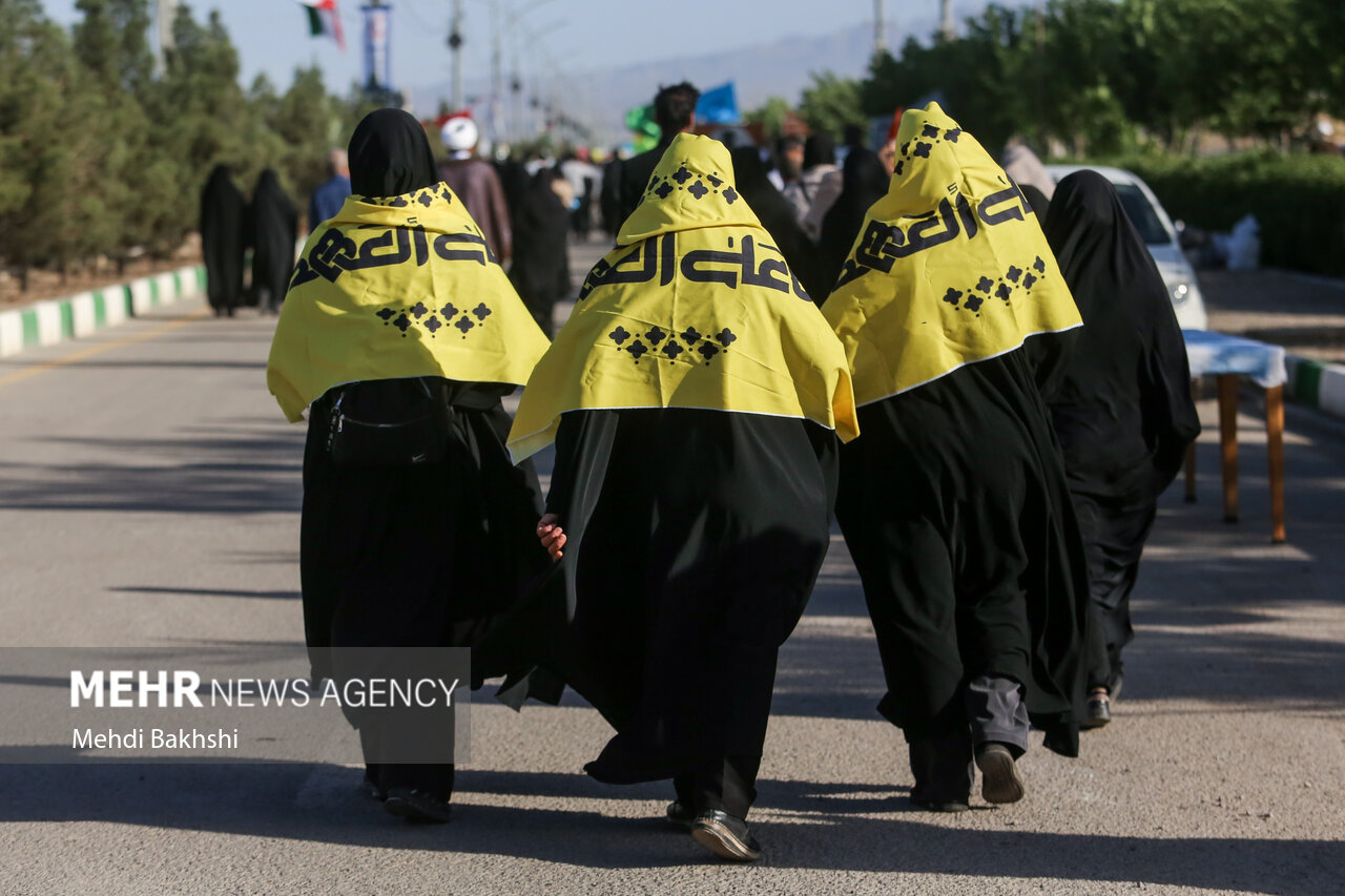 راهپیمایی «انا علی العهد» در طریق المهدی قم