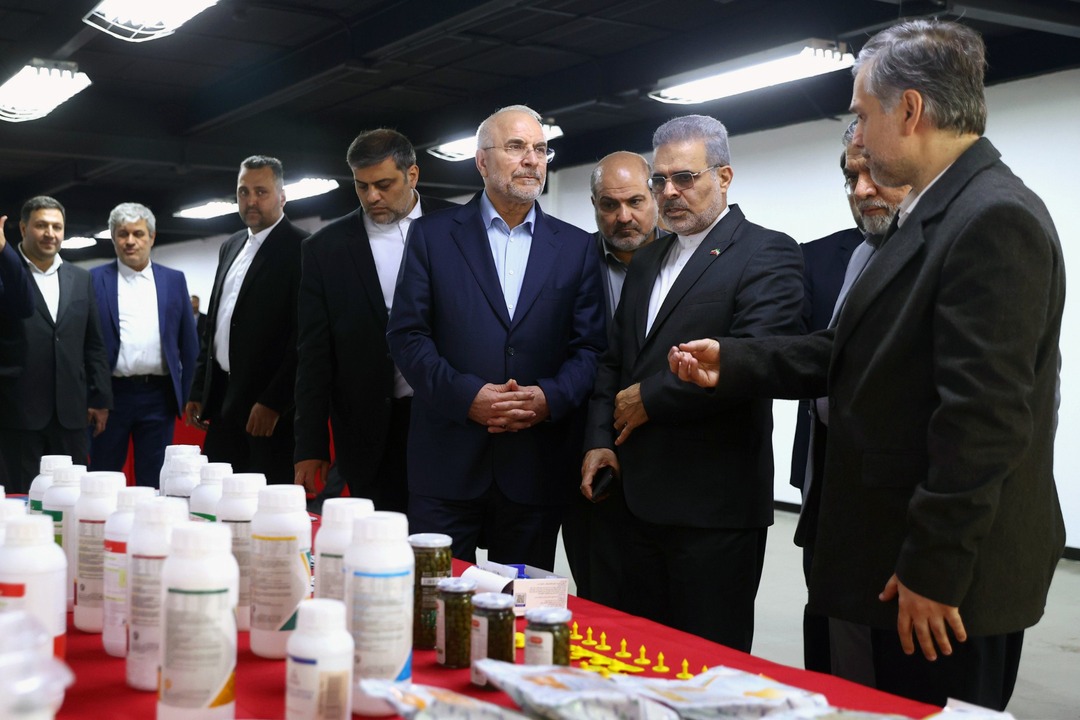 بازدید قالیباف از نمایشگاه دستاوردهای فن آوری جمهوری اسلامی در کاراکاس