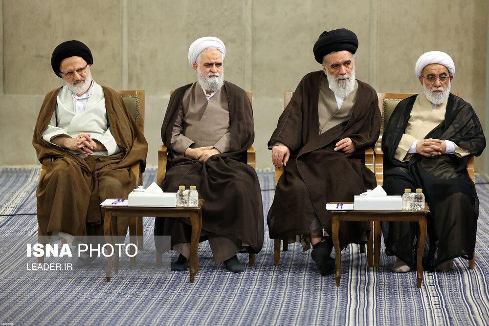 دیدار دست‌اندرکاران کنگره بین‌المللی علامه نائینی با رهبر انقلاب