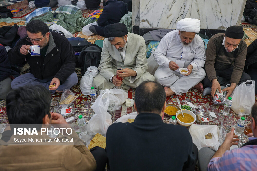 مراسم معنوی اعتکاف در حرم مطهر رضوی
