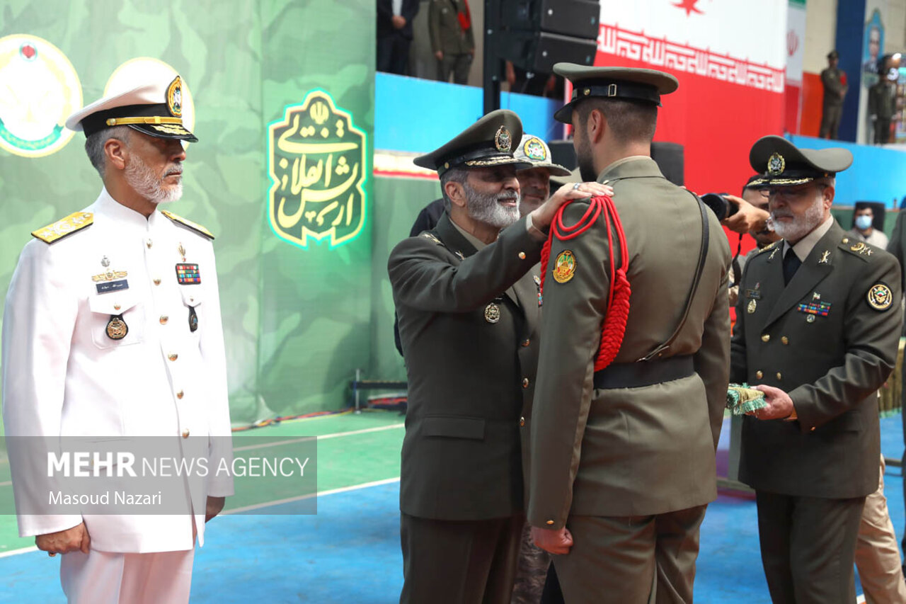مراسم دانش‌آموختگی دانشجویان دانشگاه‌های افسری آجا