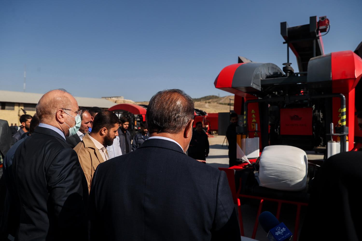 بازدید قالیباف از مرکز نوآوری، فناوری و علم آفرین پیشران