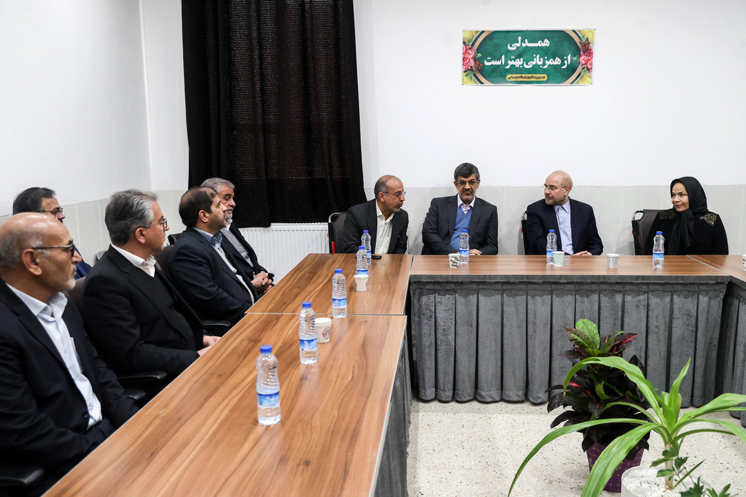  افتتاح دو مجموعه آموزشی در میبد و اردکان با حضور قالیباف 