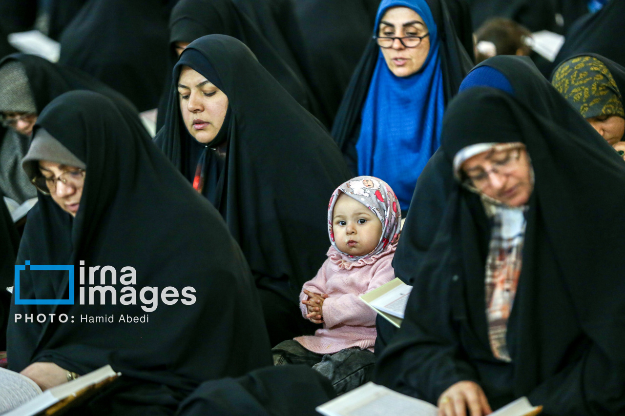 جزءخوانی قرآن در حرم حضرت معصومه (س)