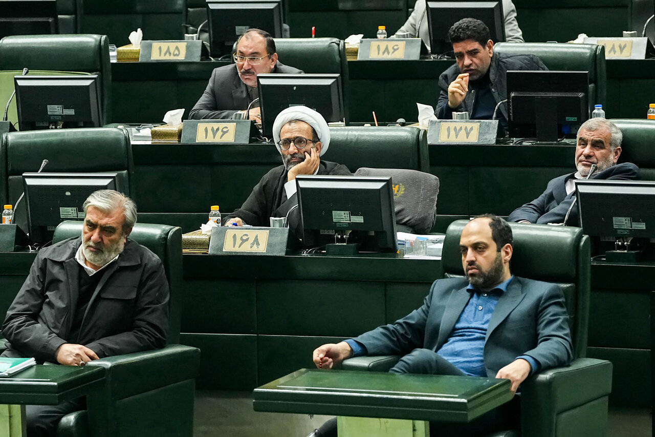 نشست غیرعلنی چهارشنبه ۱۷ دی