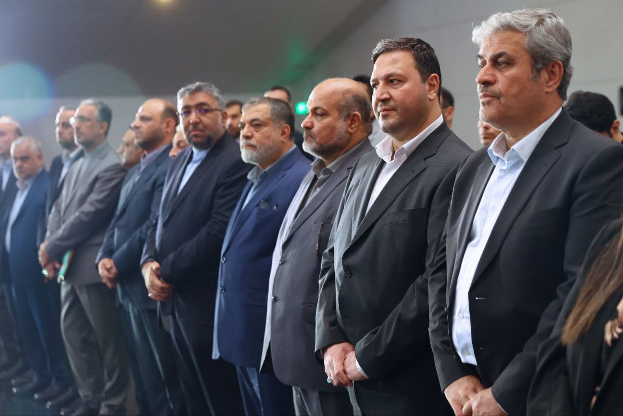 ادای احترام رئیس مجلس و هیئت پارلمانی ایران به سیمون بولیوار