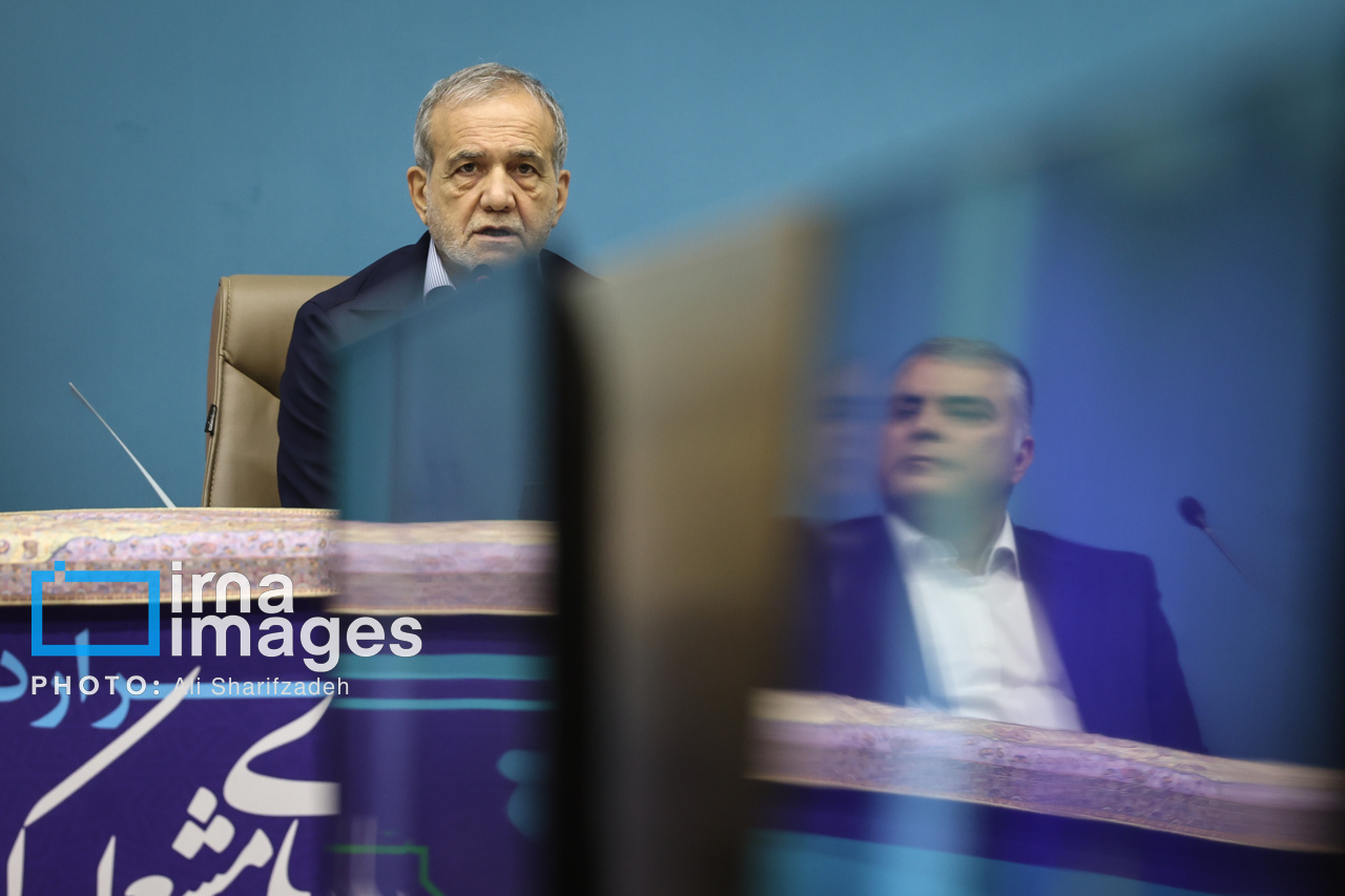 امضای قرارداد مسئولان نفتی با حضور رئیس‌جمهور