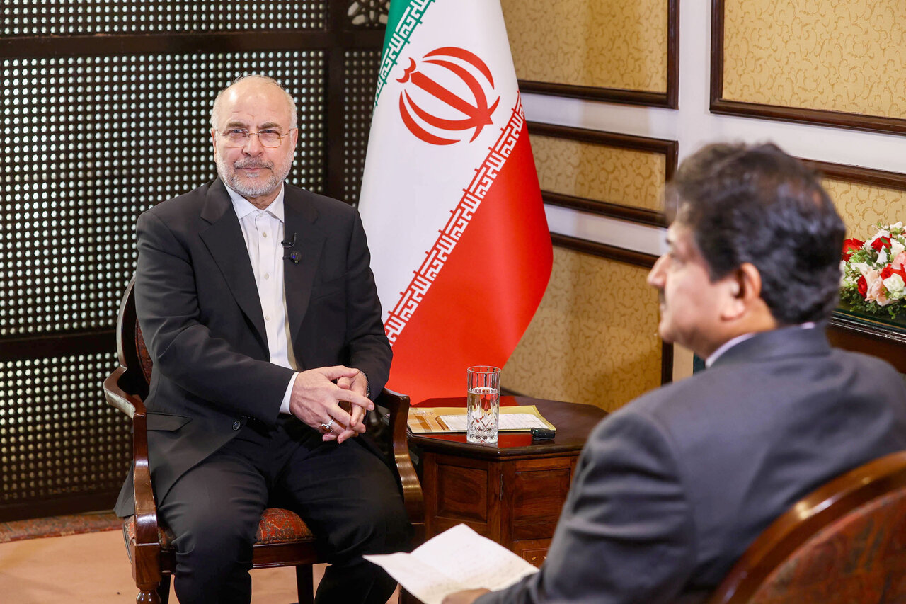 مصاحبه حامد میر مجری و روزنامه‌نگار سرشناس پاکستانی با قالیباف 