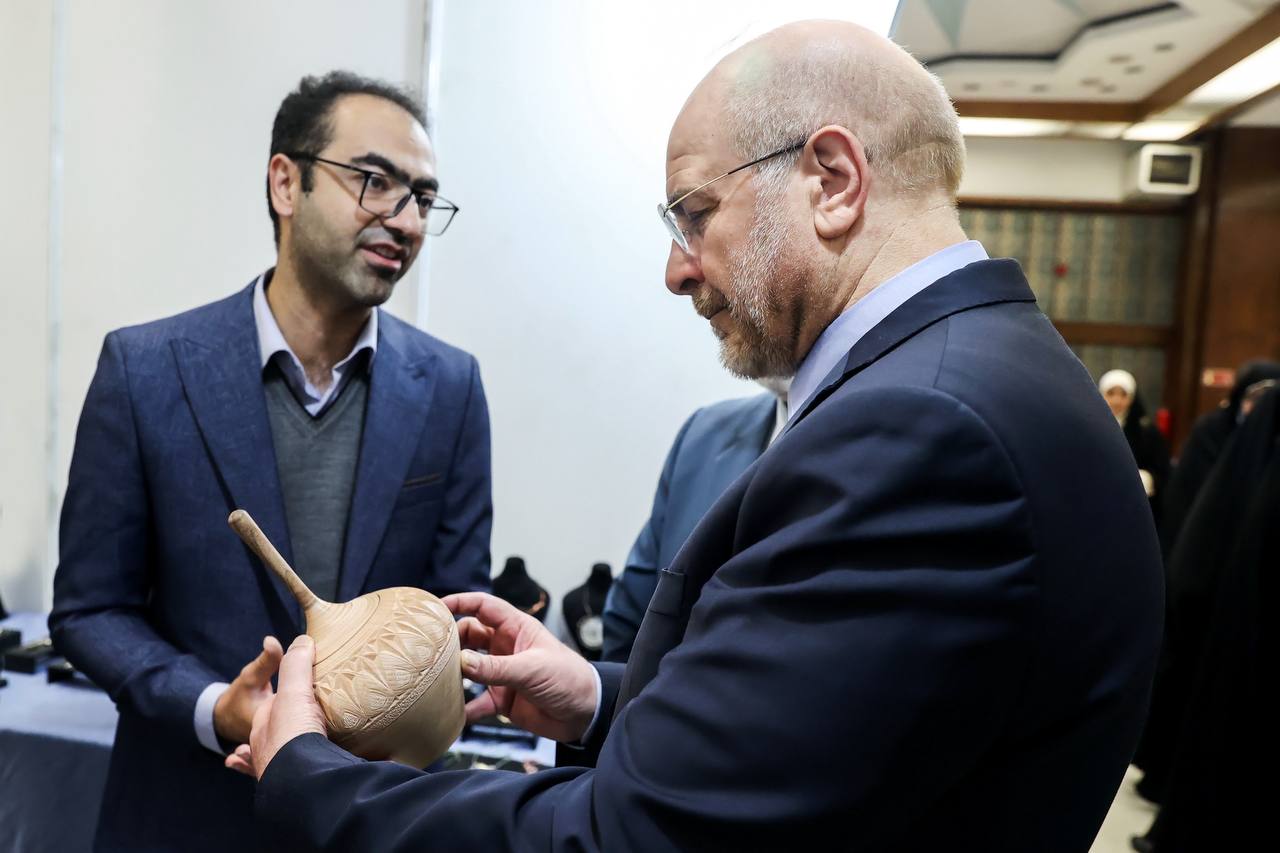 بازدید قالیباف از نمایشگاه‌ دستاوردهای علمی و پژوهشی در حوزه خانواده