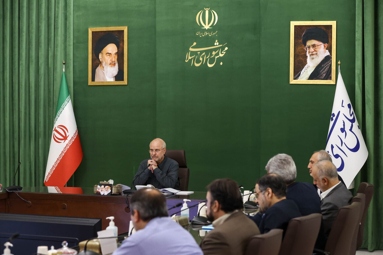 نشست بررسی برنامه هفتم پیشرفت با حضور قالیباف