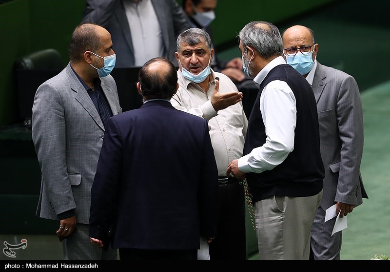 دورهمی نمایندگان در صحن مجلس 