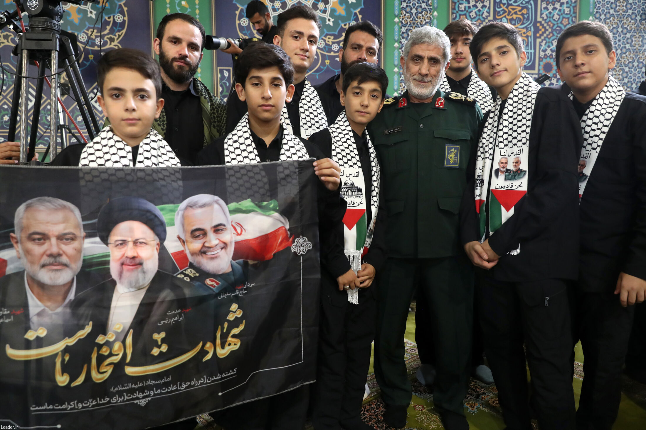 اقامه نماز بر پیکر شهید هنیه به امامت رهبر معظم انقلاب