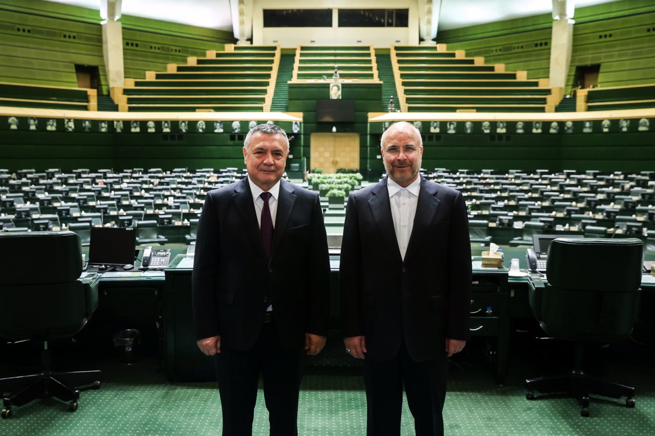 همراهی قالیباف در بازدید رئیس مجلس ازبکستان از صحن و دیگر ساختمان‌های مجلس