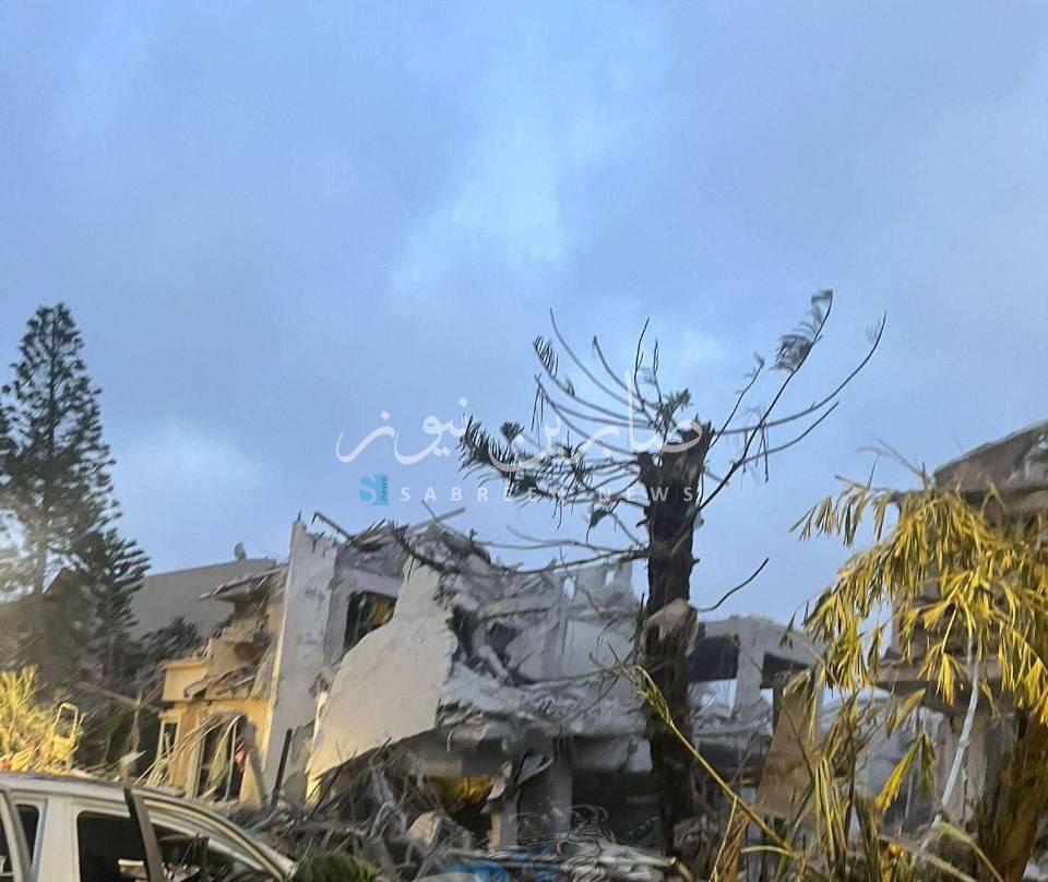 تصاویری از محل اصابت موشک‌های ایرانی در تل‌آویو