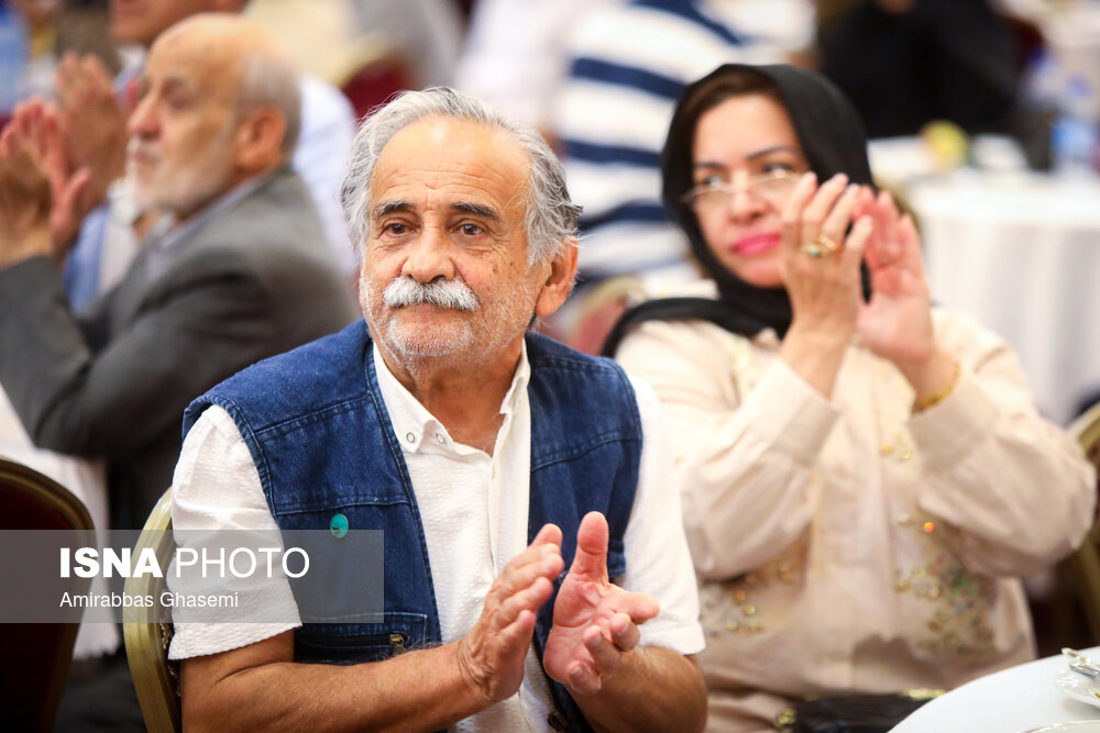 دورهمی بازیگران در یک جشن