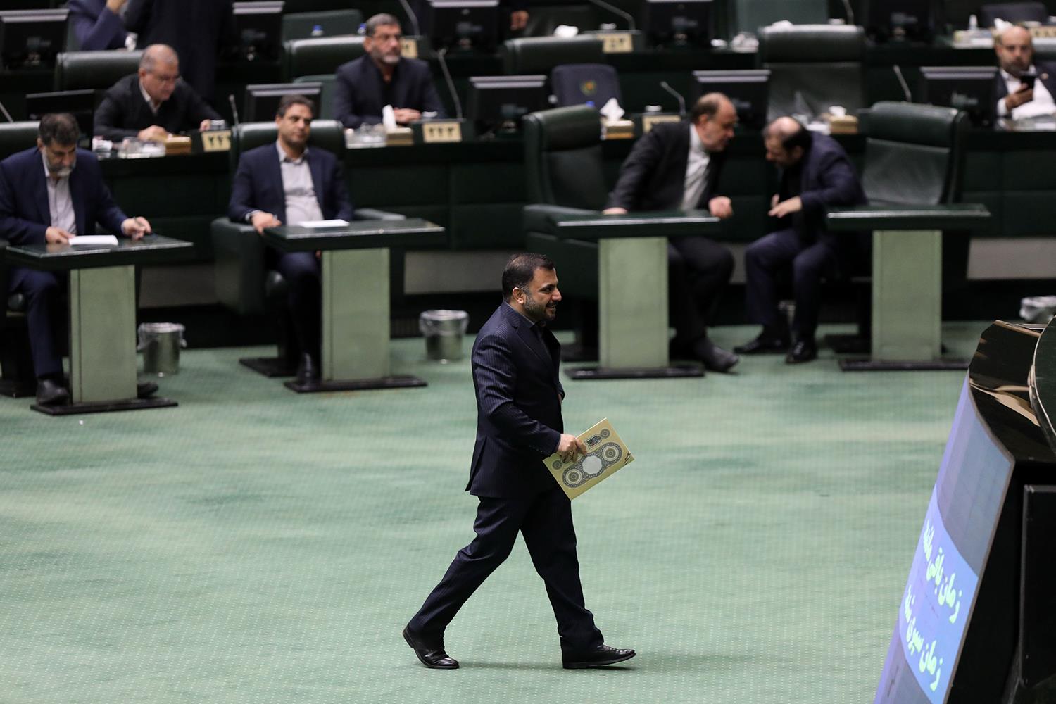 نشست علنی مجلس ۳۱ مرداد با حضور وزیر ارتباطات