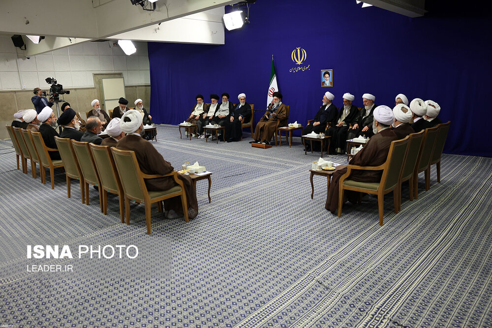 دیدار دست‌اندرکاران کنگره بین‌المللی علامه نائینی با رهبر انقلاب