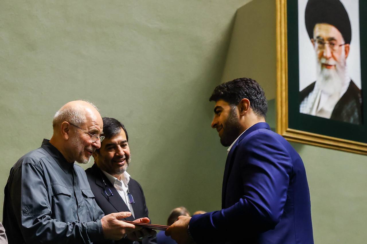 مراسم تقدیر از مدال‌آوران تیم‌های ملی کشتی آزاد و فرنگی در مجلس