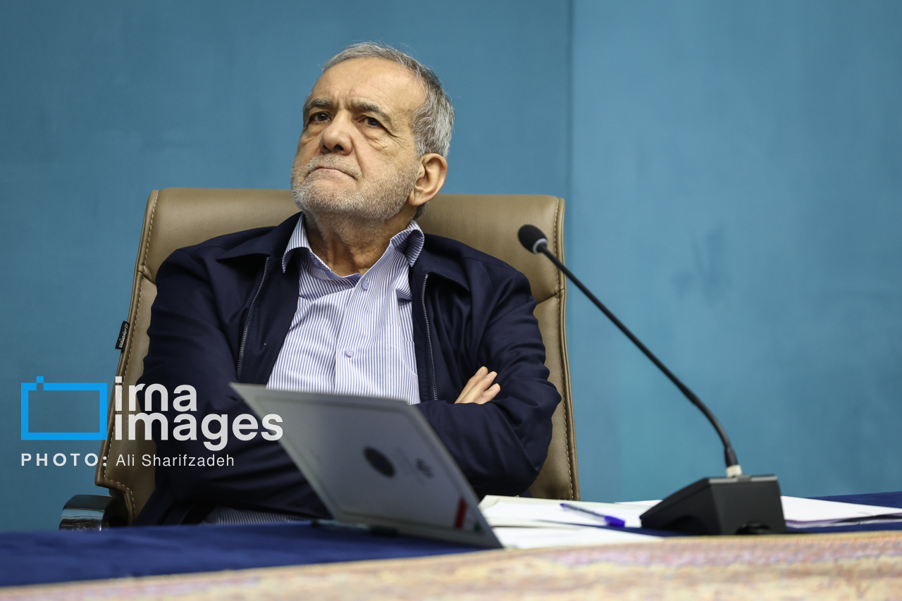 امضای قرارداد مسئولان نفتی با حضور رئیس‌جمهور