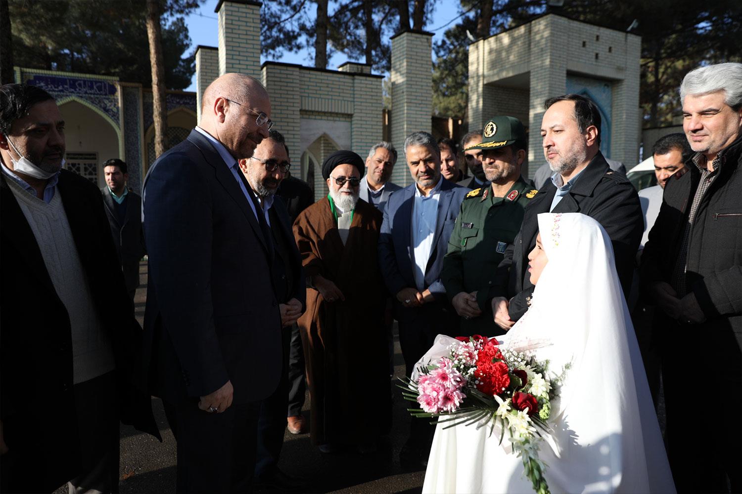 حضور رئیس مجلس در مزار شهدای شهرستان نیشابور