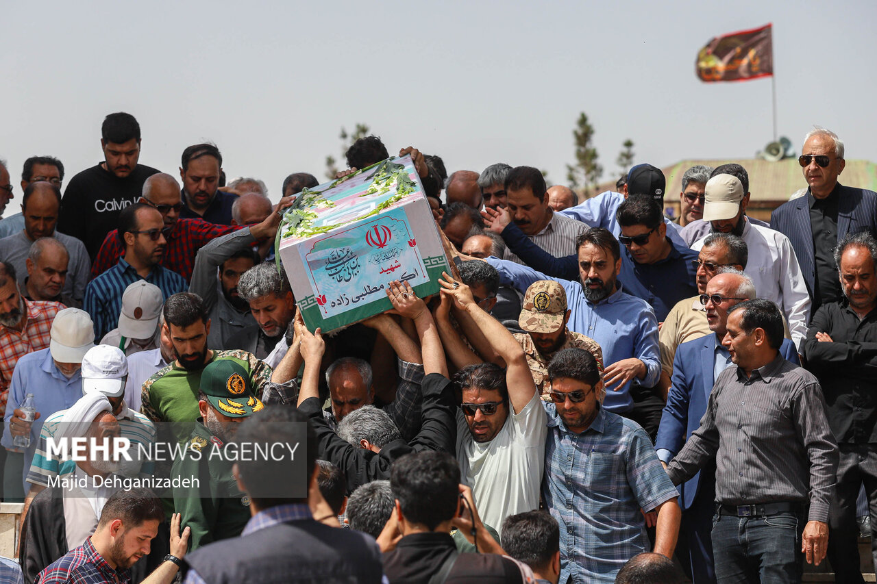 تشییع پیکر دانشمند هسته‌ای شهید اکبر مطلبی‌زاده