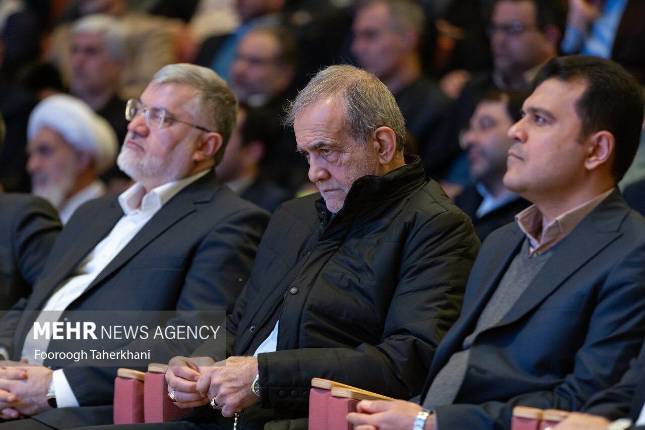 نشست رئیس جمهور با فناوران و نخبگان دانش‌بنیان