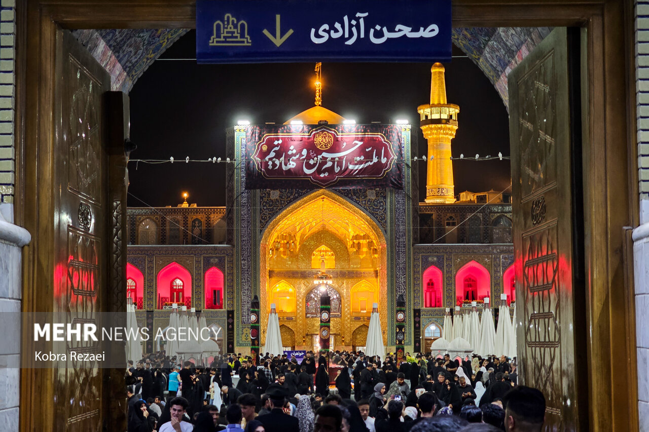 شب عاشورای حسینی در حرم مطهر امام رضا(ع)