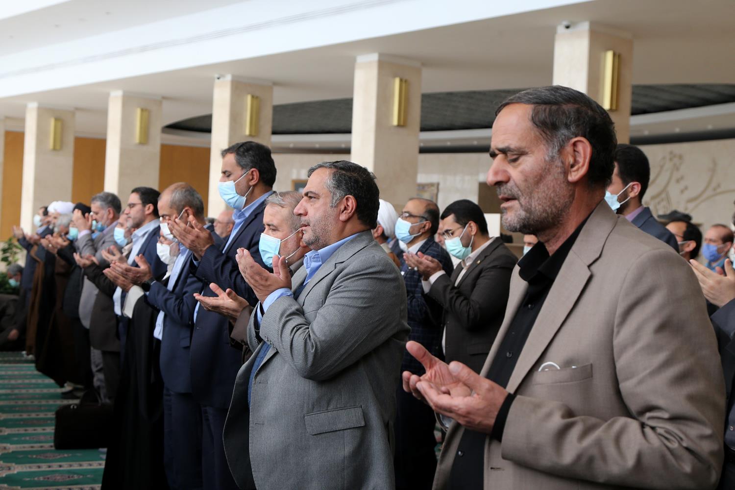 تقدیر از خانواده شهید محمدی شهید امر به معروف با حضور قالیباف