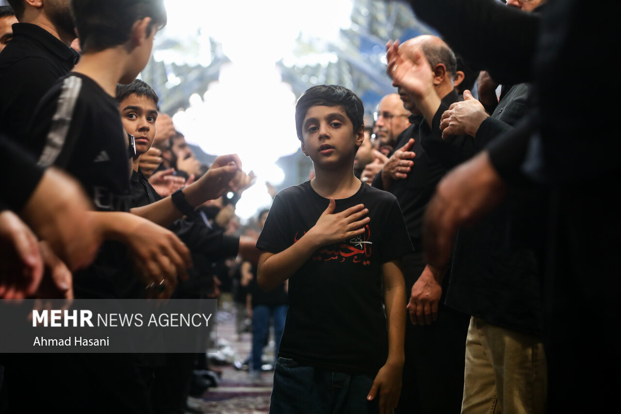 شب تاسوعای حسینی در حرم مطهر امام رضا (ع)