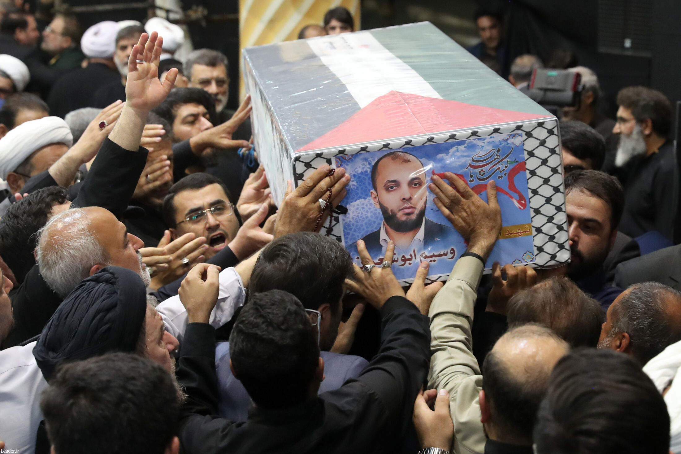 اقامه نماز بر پیکر شهید هنیه به امامت رهبر معظم انقلاب