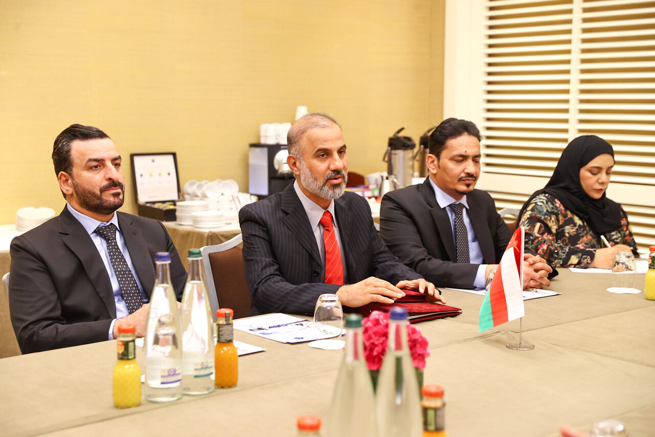 دیدار رئیس مجلس عمان با قالیباف