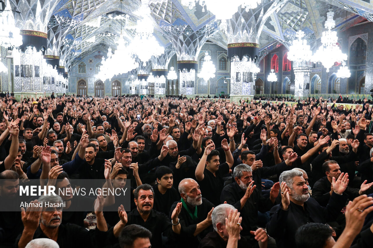 شب تاسوعای حسینی در حرم مطهر امام رضا (ع)