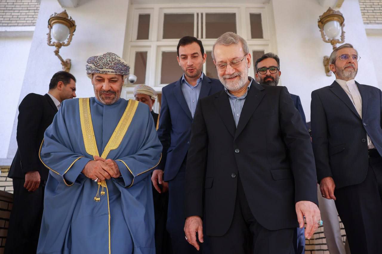 دیدار و گفتگوی لاریجانی با وزیر کشور عمان