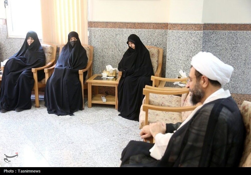 دیدار همسر شهید سلامی با مدیر حوزه‌های علمیه خواهران