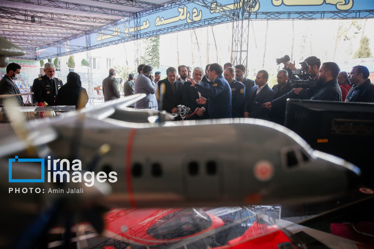 اعضای هیأت دولت در جمع خبرنگاران