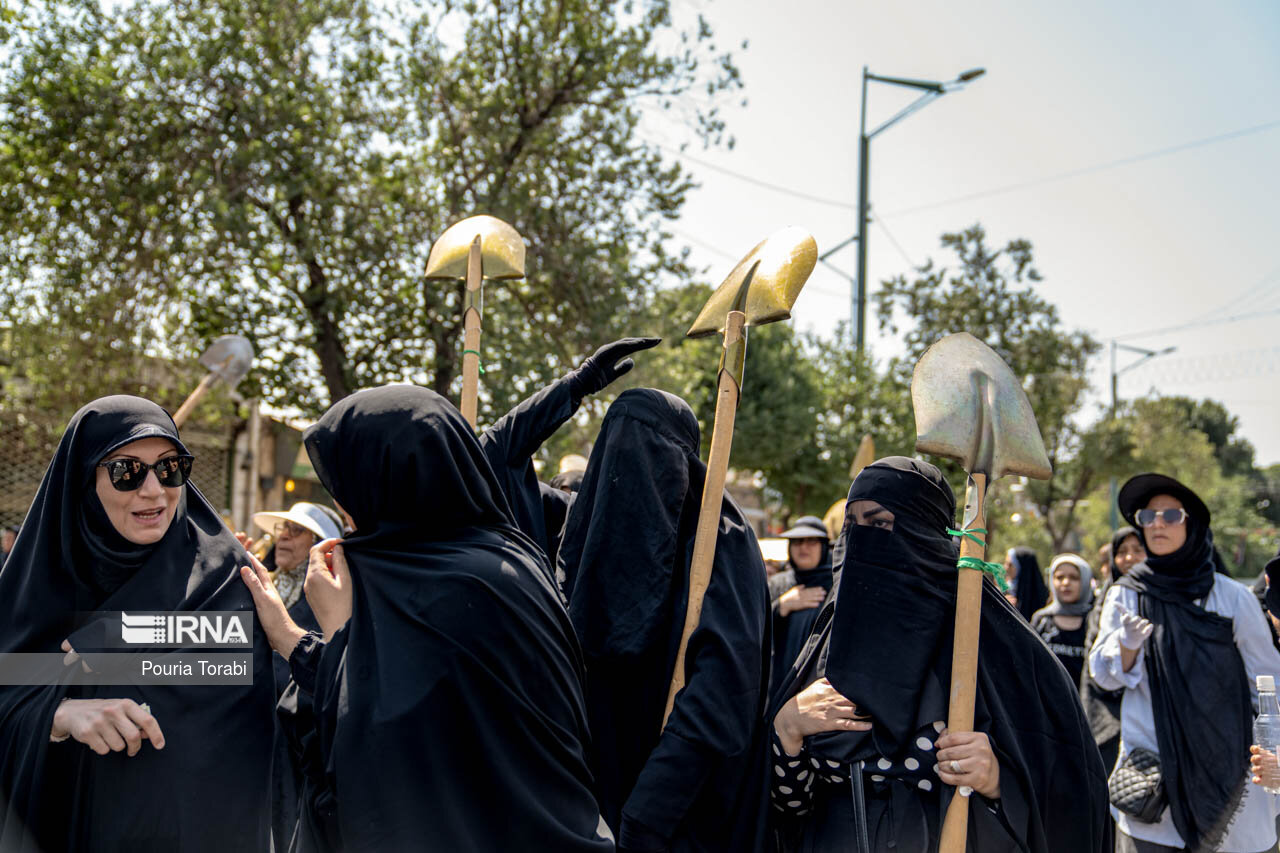 تشییع نمادین شهدای کربلا