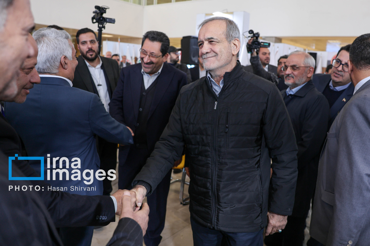 بازدید پزشکیان از نمایشگاه توانمندی بخش صنعت و معدن