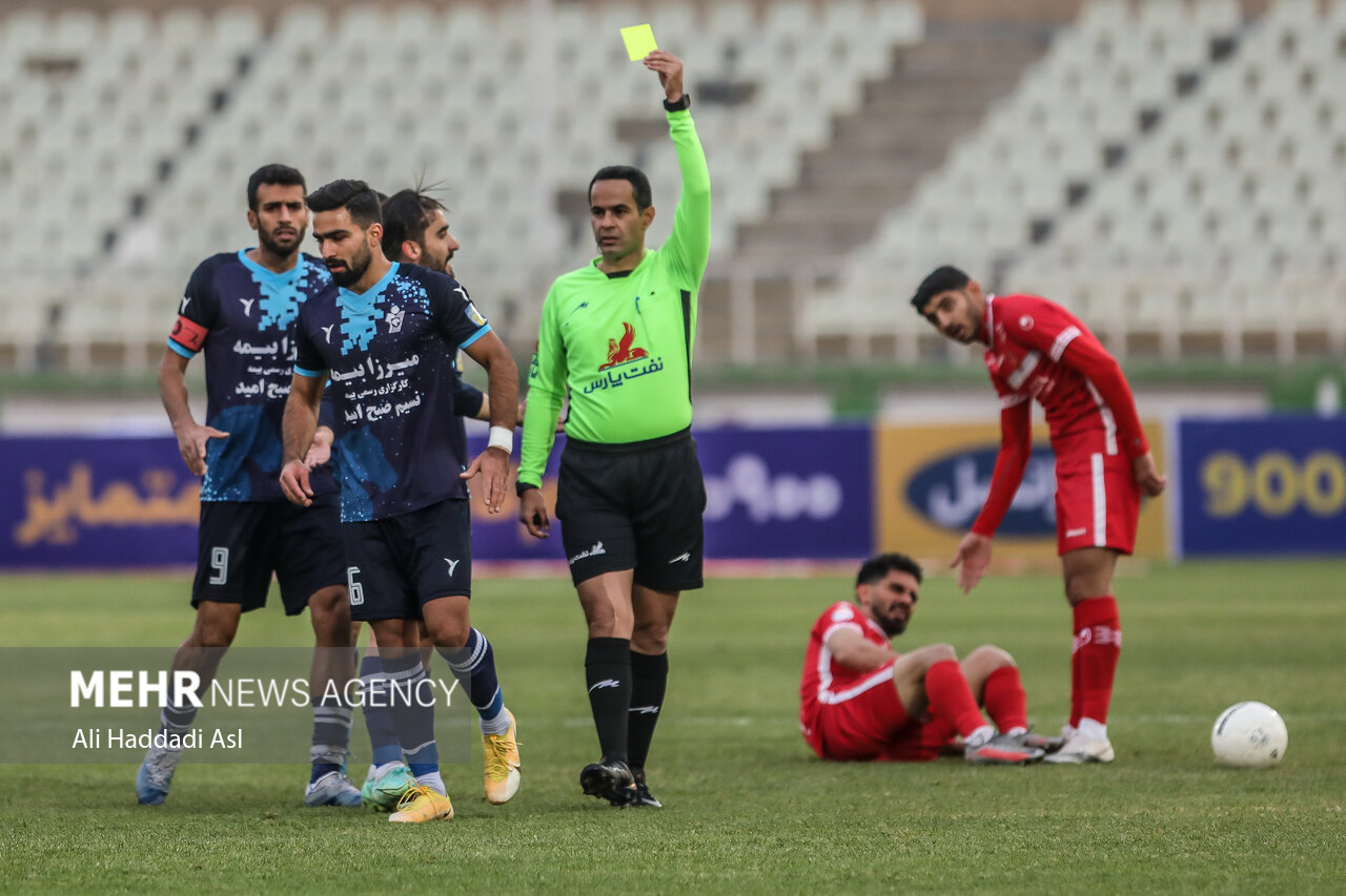 دیدار تیم های فوتبال پرسپولیس تهران و پیکان