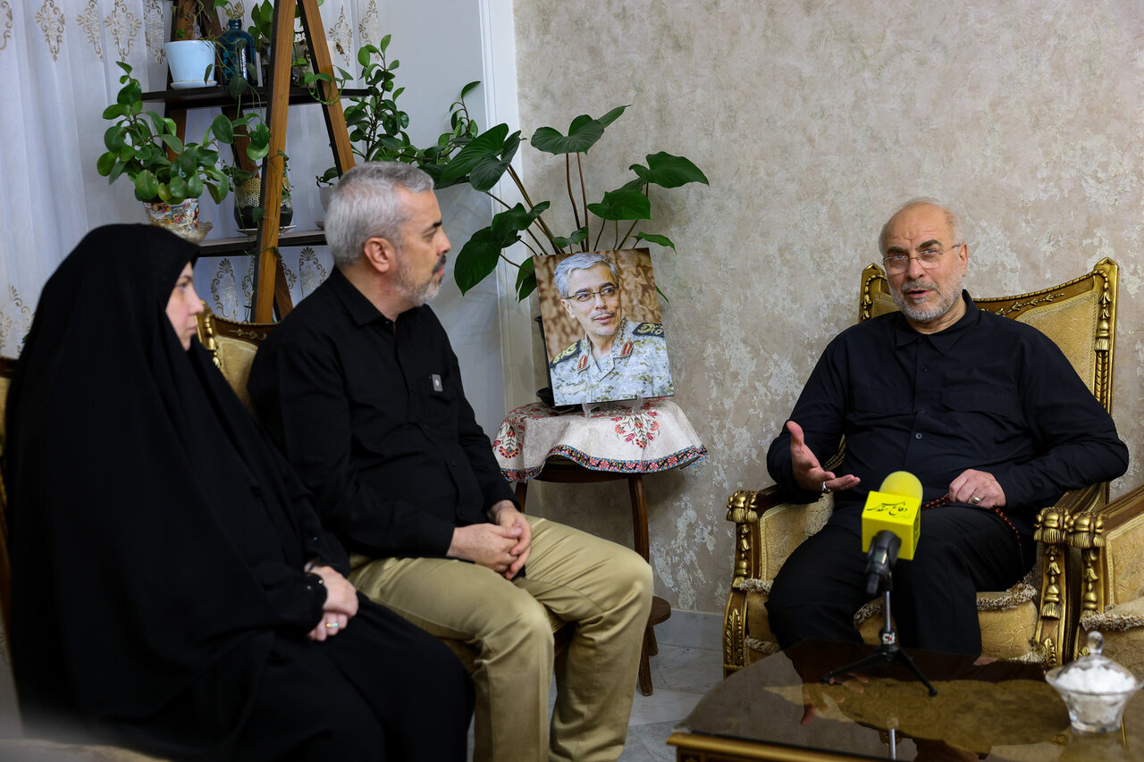 دیدار قالیباف با خانواده شهید باقری