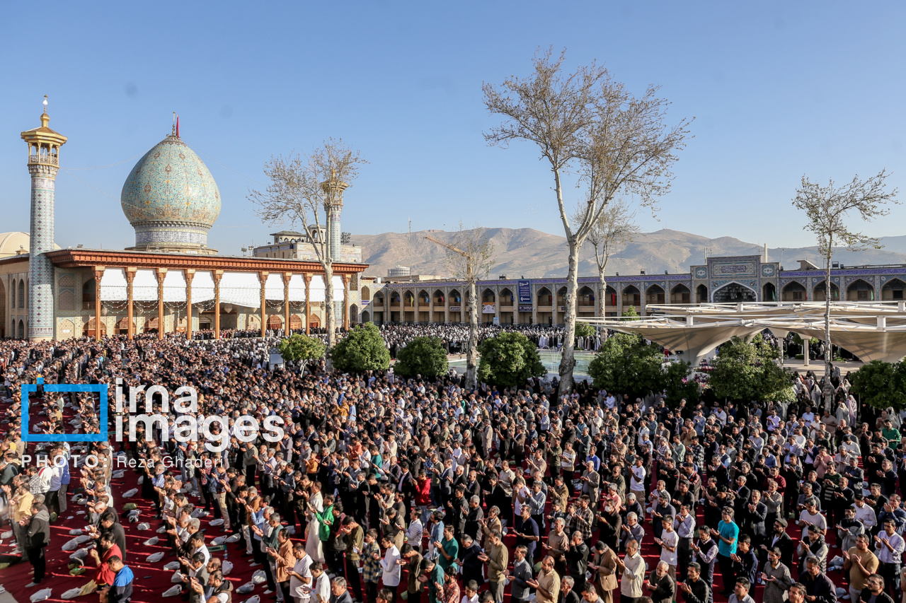 نماز عید فطر در حرم شاهچراغ