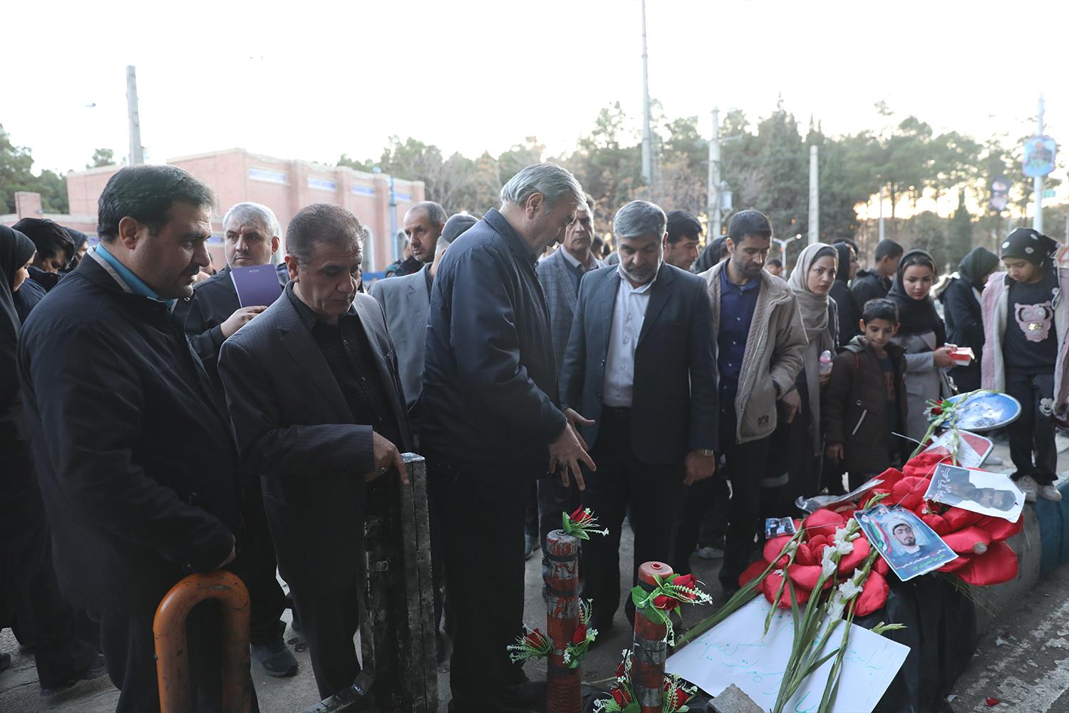 بازدید نمایندگان مجلس از محل انفجار تروریستی کرمان